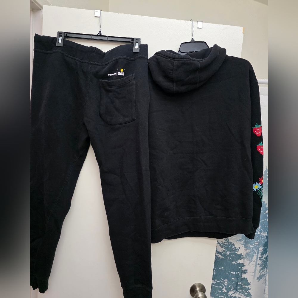 RSQ x Smiley Smile More Made With Care Hoodie and Pants Set Size Medium - Picture 9 of 9